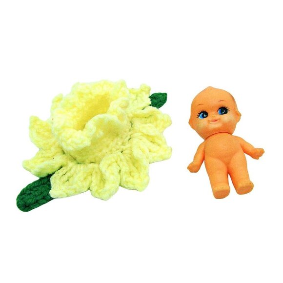 Vintage Tiny Kewpie Doll Baby in a Homemade Crocheted Flower - Picture 6 of 12